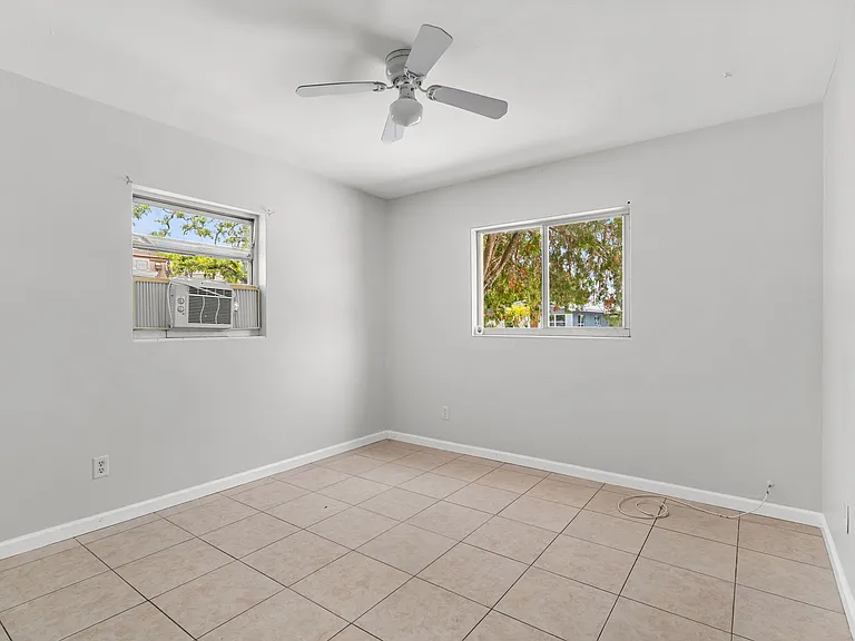 522 Florida Ave — Photo 15