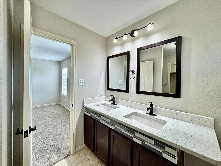 204 Woodley Rd — Photo 29