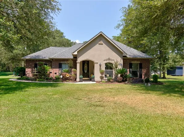 61221 Forest Dr, Lacombe, LA 70445