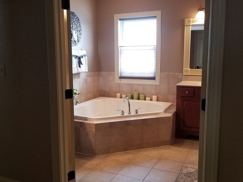 2nd image of 938 Gap View Rd