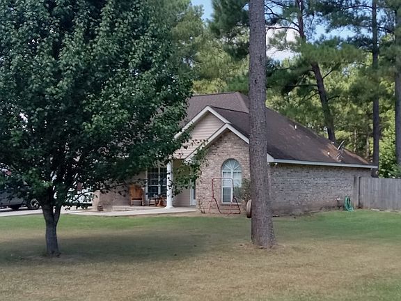 3rd image of 45603 Poole Dr