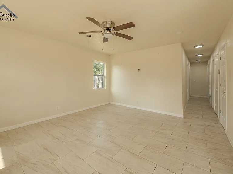 102 Paradise St — Photo 2