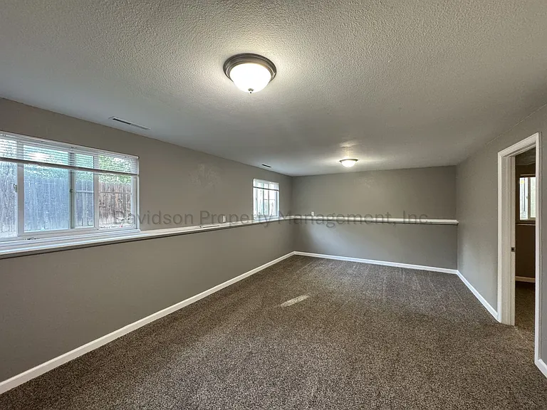 4470 Monica Dr — Photo 7