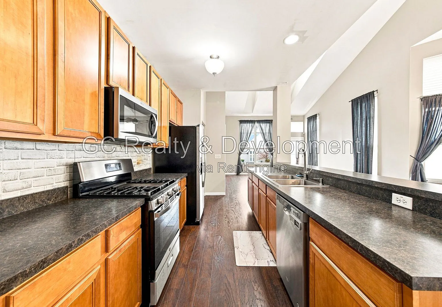 3 bed, 2.5 bath, 2247 sqft, $2,850 — Photo 3
