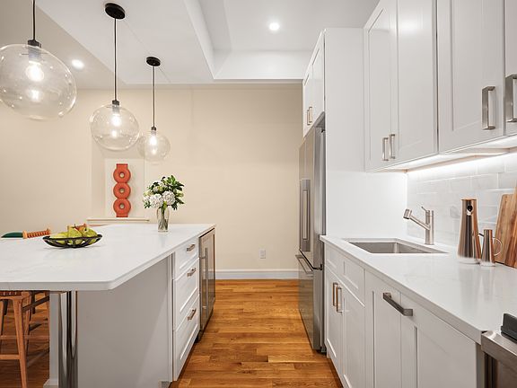 4th image of 133 E 30th St APT 3C