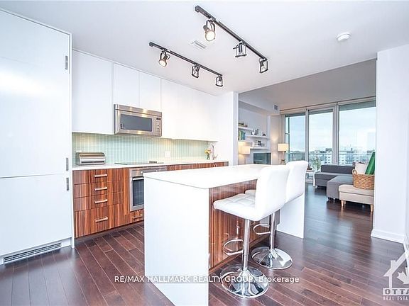 5th image of 300 Lisgar St W #1105