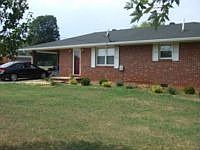 1st image of 220 Lynn Dr