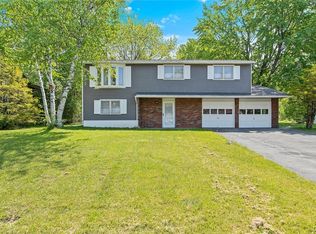 5360 Amalfi Dr, Clay, NY 13041