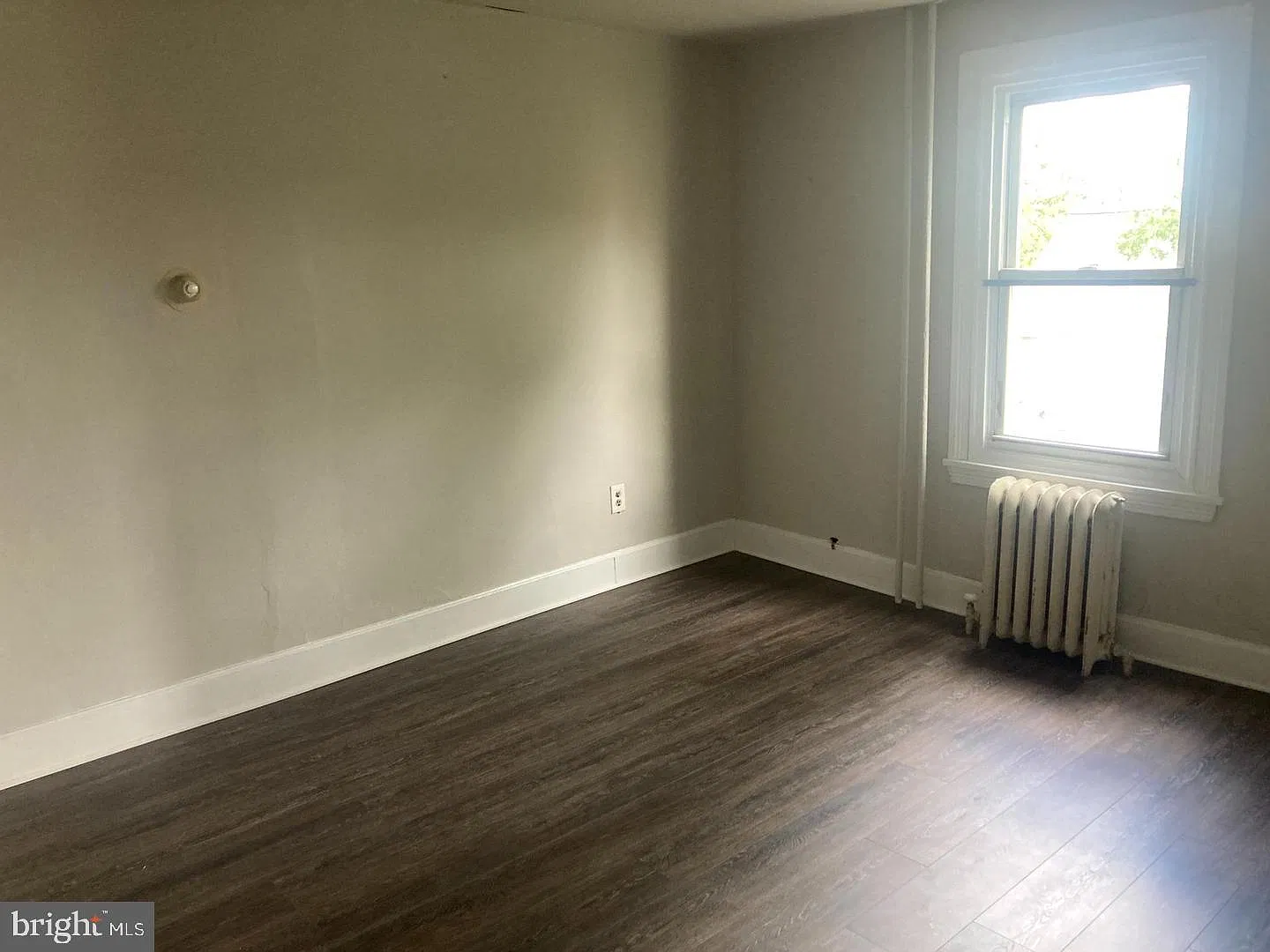 3 bed, 1.0 bath, 1000 sqft, $1,995 — Photo 3