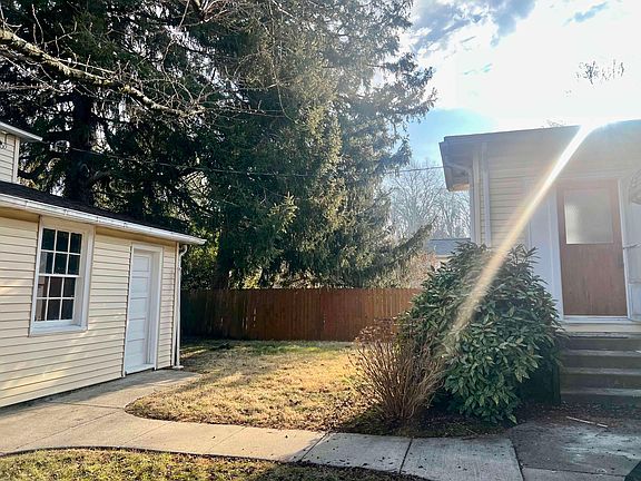 2nd image of 2729 Cedar Ln #2
