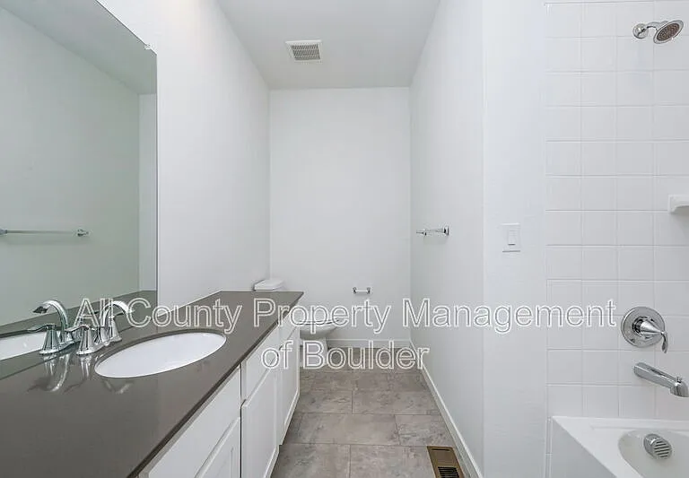 1432 Sanitas Ln — Photo 9