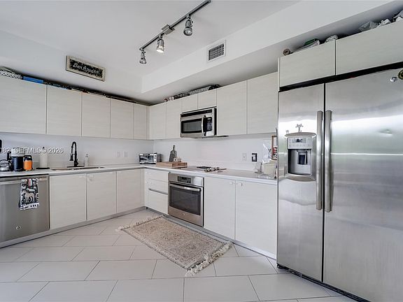 3rd image of 4250 Biscayne Blvd APT 301