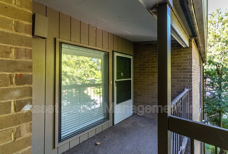 3 bed, 3.0 bath, 1832 sqft, $1,795 — Photo 2