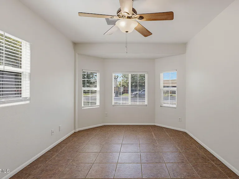 250 E Park Ave — Photo 14