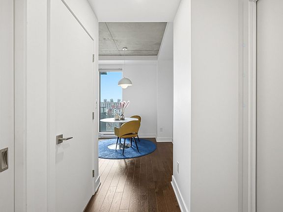 5th image of 1150 Boulevard Rena Lavesque E #723