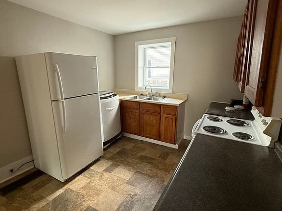 3rd image of 54 Main St #54