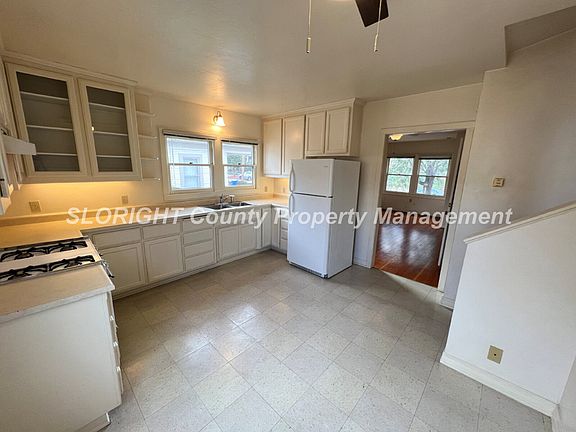 4th image of 1420 Morro St