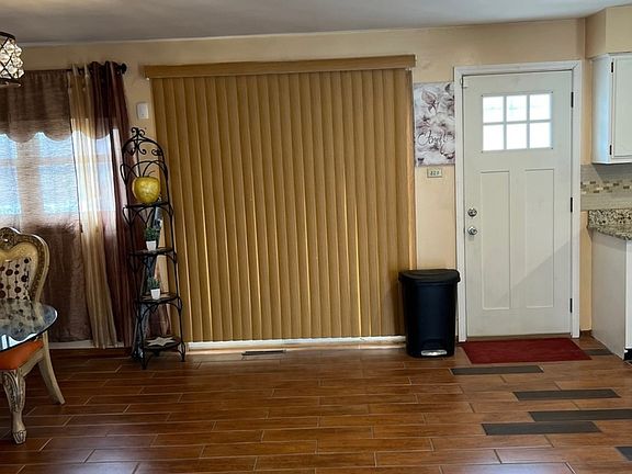 4th image of 16615 Parkside Ave