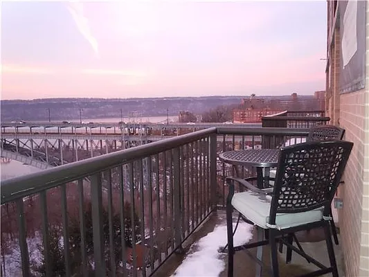 Sold by R New York | media 2