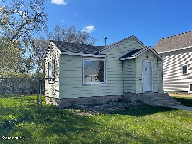 2nd image of 715 2nd St SE