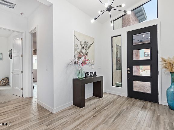 5th image of 909 E BUIST Avenue