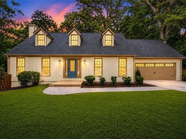 1476 W Lake Dr, Gainesville, GA 30501