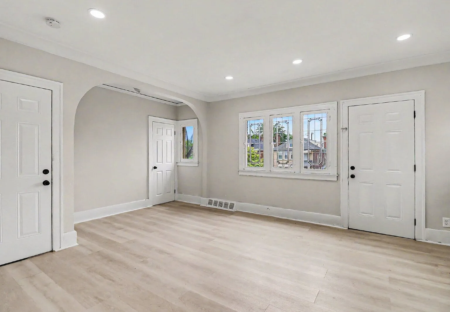 3 bed, 1.0 bath, 1274 sqft, $1,200 — Photo 4