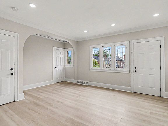 4th image of 3027 Tuxedo St