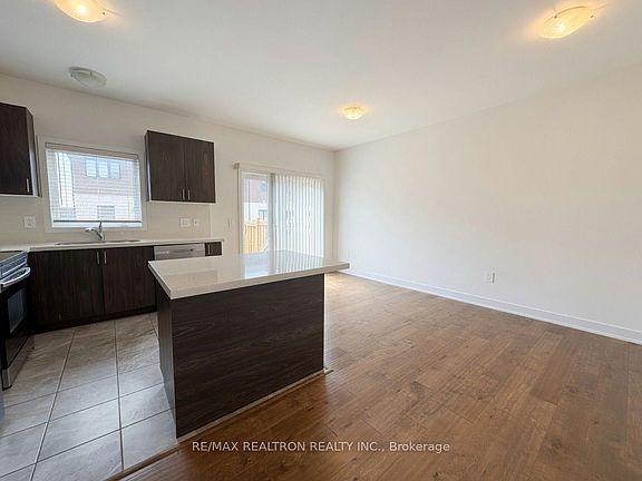 5th image of 36 Westwood Ave