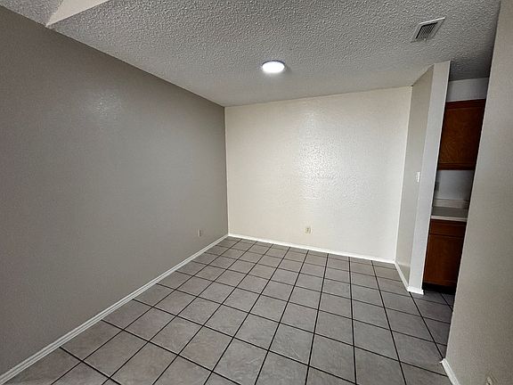 5th image of 16337 Edgemere Dr