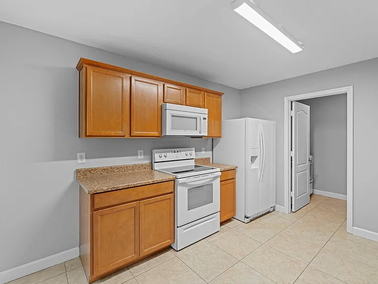 9002 Kerry Prairie Ln — Photo 6