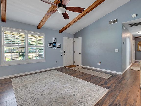 5th image of 3217 Earl Dr