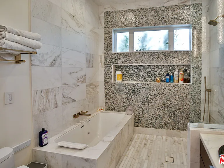 8501 Belford Ave — Photo 33