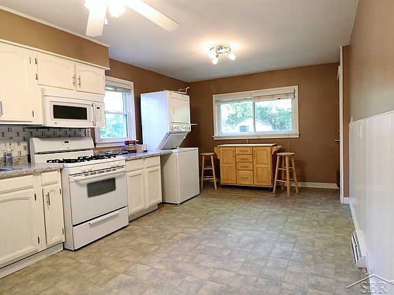 3rd image of 2320 Deindorfer St
