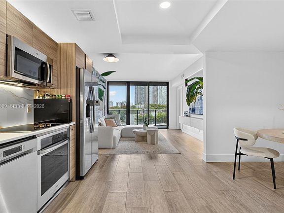 4th image of 121 NE 34th St #L305