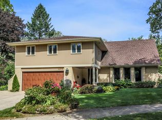 1136 Black Oak Dr, Downers Grove, IL