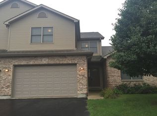 1422 Ridge Dr, Sycamore, IL 60178