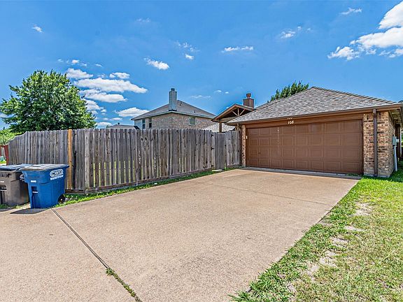 3rd image of 108 Oak Hollow Ln