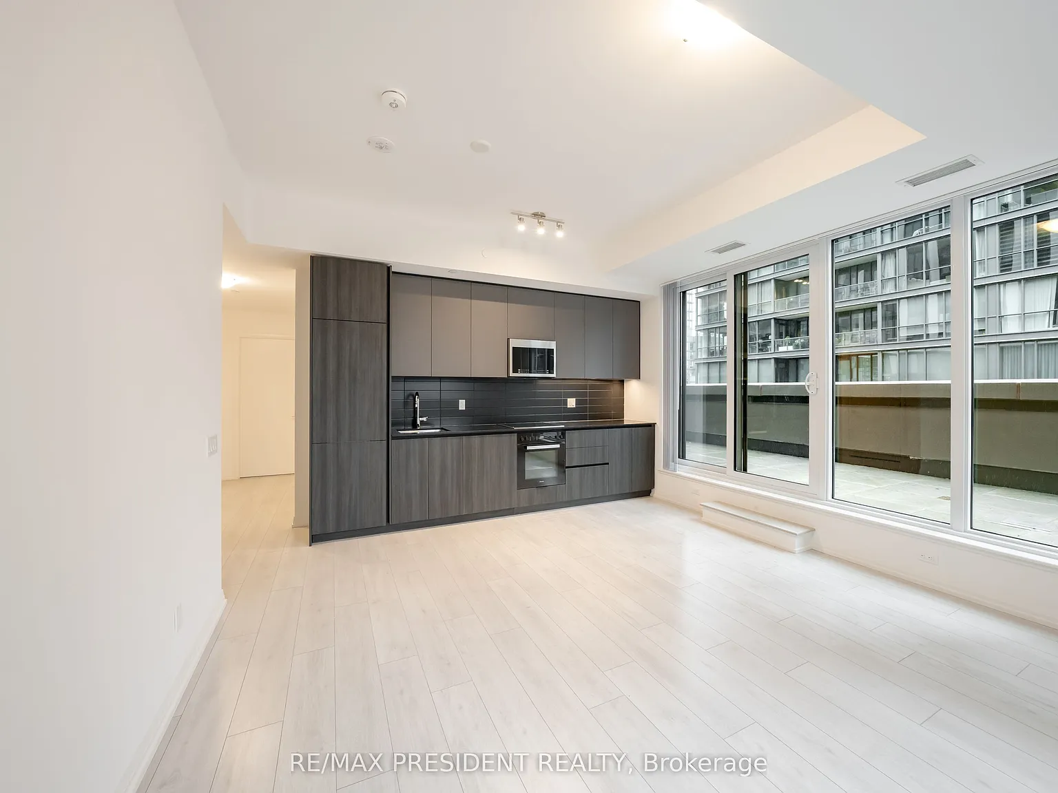 3 bed, $4,995 — Photo 1
