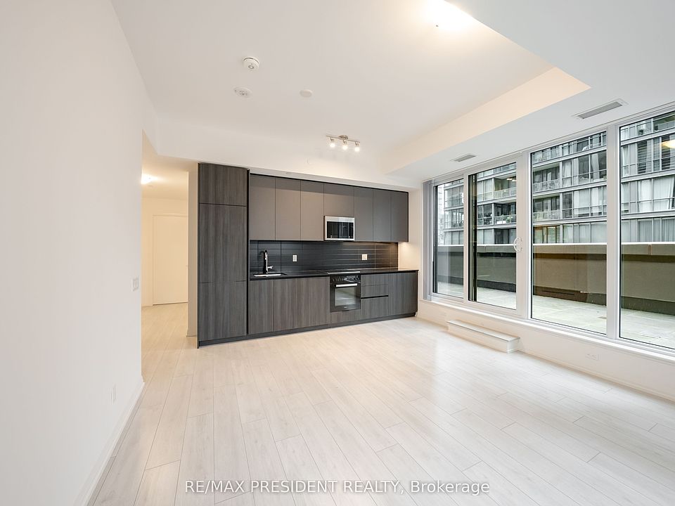 1st image of 400 King St W #822