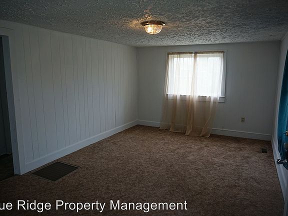 2nd image of 2500 Louise St