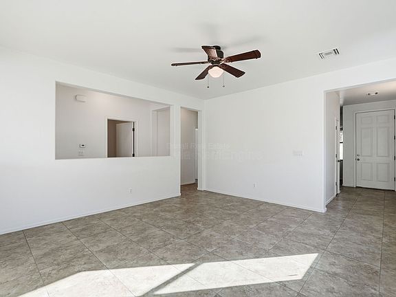 5th image of 907 E Catkins Pl