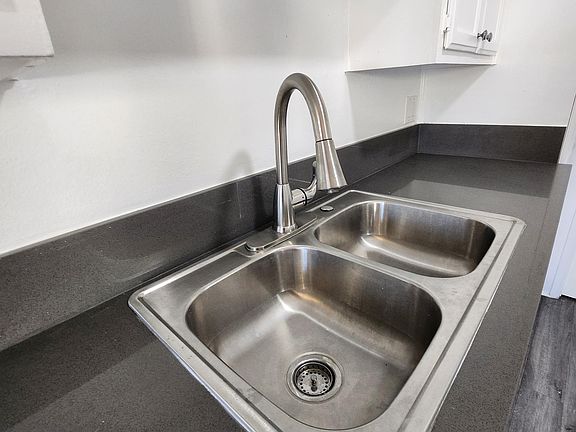 5th image of 400 N Serrano Ave #104