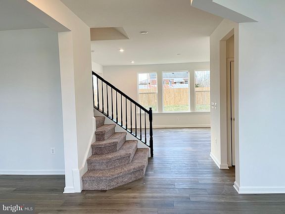 2nd image of 616 Collingwood Dr