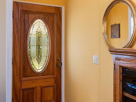 4th image of 660 Leslie Street #9