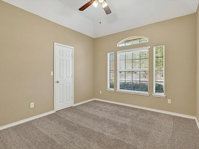 5933 Brightwood Dr — Photo 34