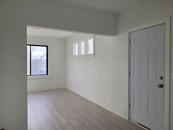 5th image of 1222 W 5th St