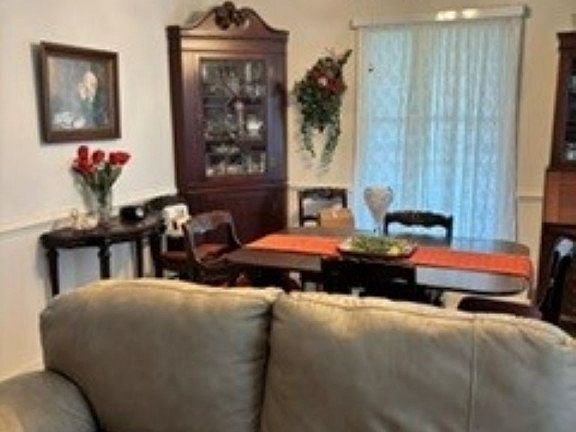4th image of 918 Forest View Dr