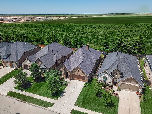4th image of 2818 Walnut Crest Dr