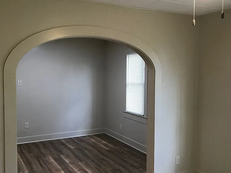 812 General Mouton Ave — Photo 5